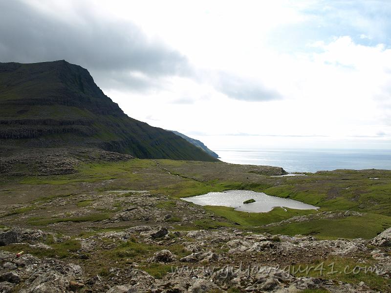 EJ145655.JPG - Botnsskarðsvatn og Tjørnin í Botnsskarði (niðanfyri)