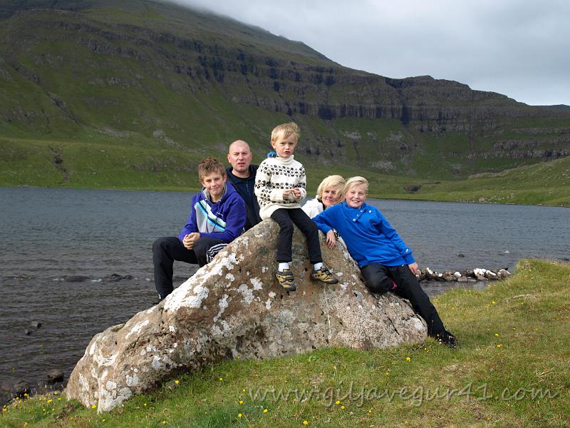 EJ145723.JPG - Øll familjan: Jóhan Arni, babba, Jákup Árni, mamma og Jórunn.