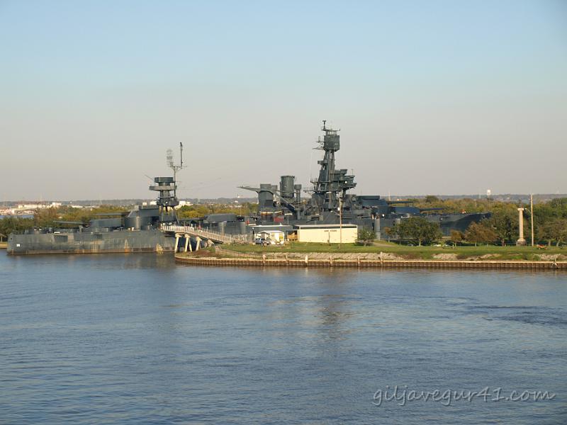 EJ057745.JPG - Her síggja vit USS TEXAS, krígsskipið blívur brúkt sum museum.