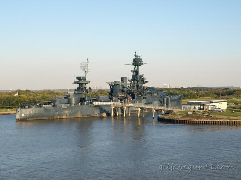 EJ057756.JPG - Her síggja vit USS TEXAS, krígsskipið blívur í dag brúkt sum museum.